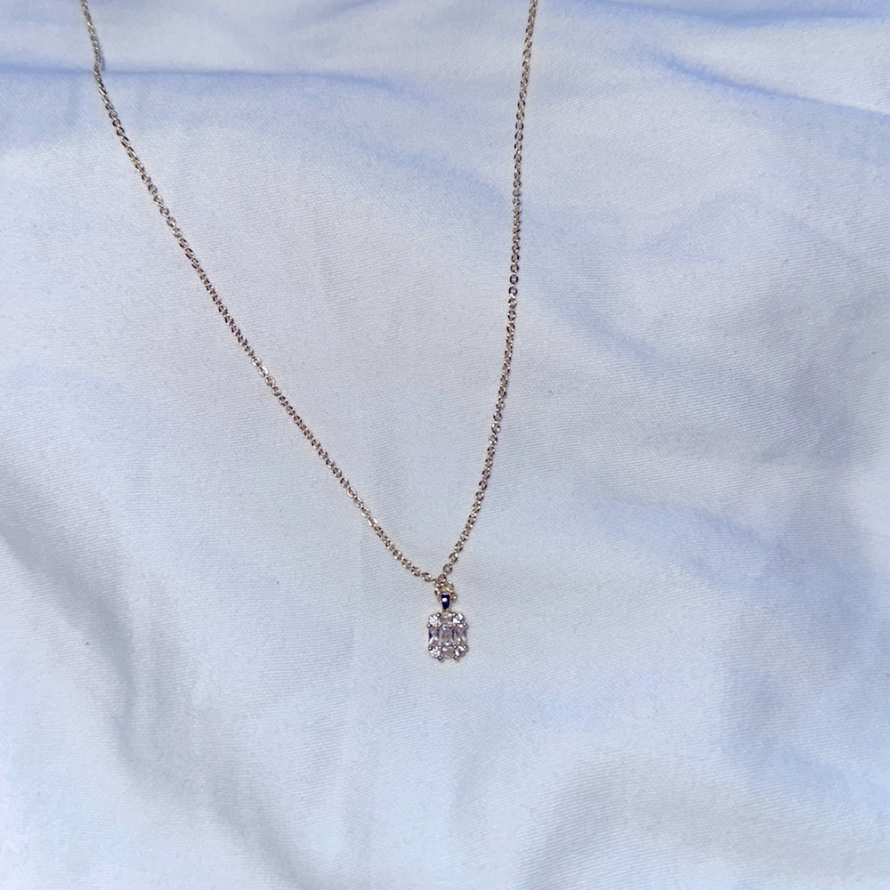 FORMAL NECKLACE